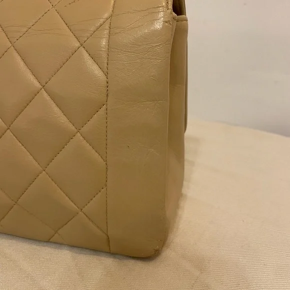 Chanel Beige Vintage Medium Diana Flag Bag - Picture 6 of 11